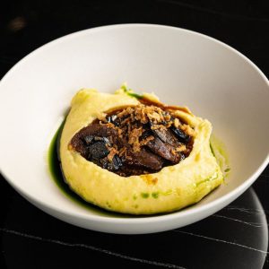 Говяжьи щёки с картофельным пюре и грецким орехом <p class="ves">260 г</span>