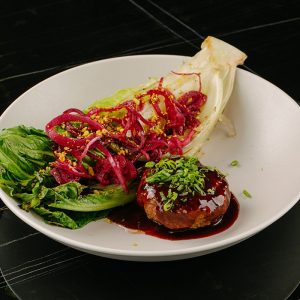 Ягнёнок гриль с ромейн и ткемали <p class="ves">120/100/50 г</span>