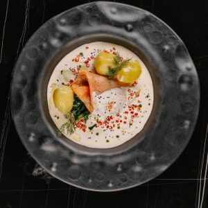 Горная форель в икорном соусе