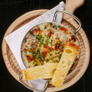 Жюльен с рапанами, лесными грибами и бриошью