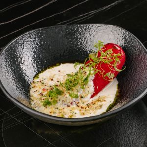 Перец фаршированный судаком и рапанами в соусе из копчёного сыра