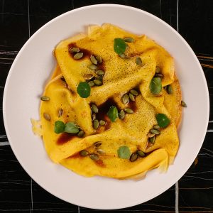 Блины тыквенные с рваной говядиной