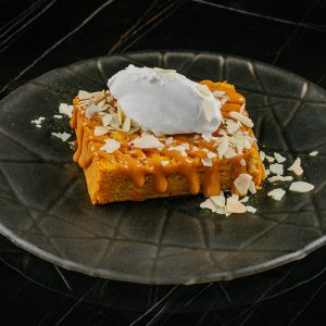 Морковный кекс с кокосовым мороженым <p class="ves">160 г</span>