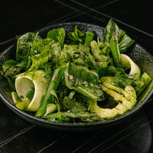 Салат с авокадо и спаржей