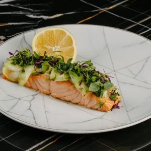 Семга с кабачками гриль и соусом из трав <p class="ves">280 г</span>