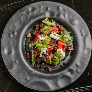 Салат с арбузом, авокадо и цитрусовой заправкой